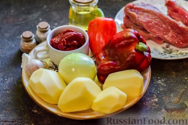Говяжий суп с болгарским перцем и томатной пастой