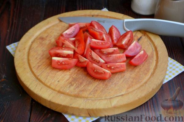 Салат с мидиями, баклажанами, помидорами и сладким перцем