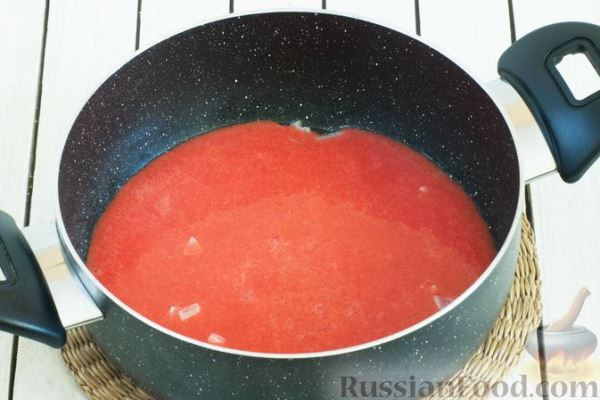 Овощной суп с помидорами, шампиньонами и кукурузой