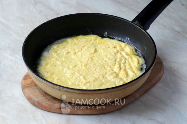 Ленивые хачапури на кефире с сыром на сковороде