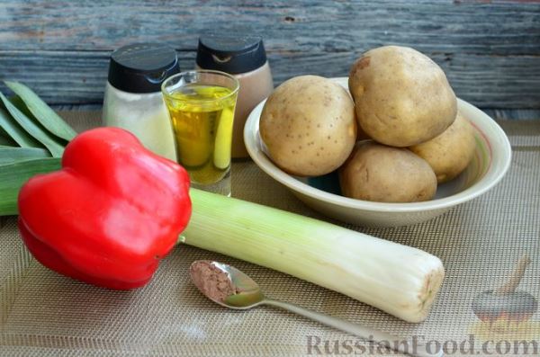 Тушёная картошка с луком-пореем и сладким перцем