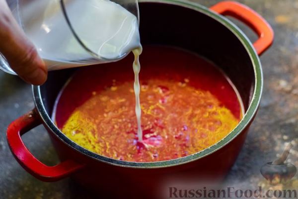 Крем-суп из свеклы с кабачком и куриной грудкой
