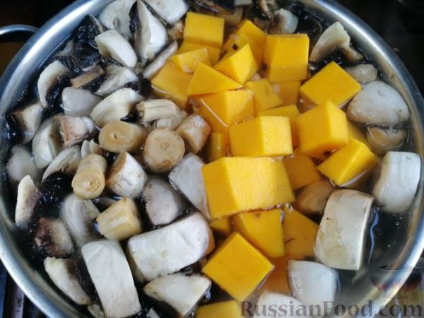 Тыквенный суп с плавленым сыром и шампиньонами