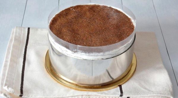 Шоколадный блинный торт со сливочным кремом