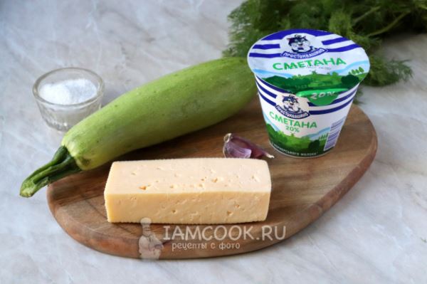Кабачки, запечённые с сыром и сметаной в духовке