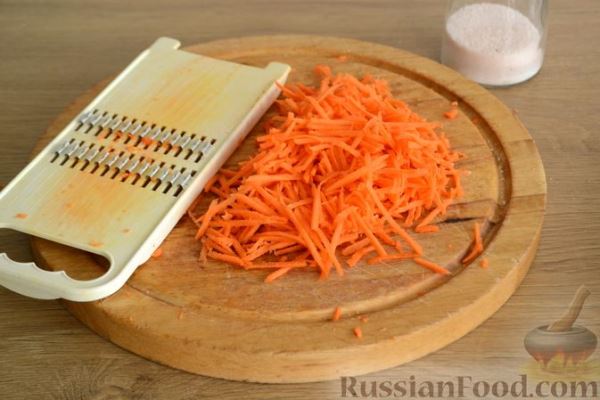 Салат с баклажанами, фунчозой и морковью