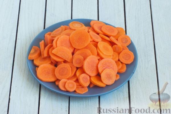 Тушёная морковь с паприкой и кумином