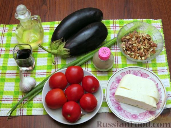Салат с баклажанами, помидорами, орехами и брынзой