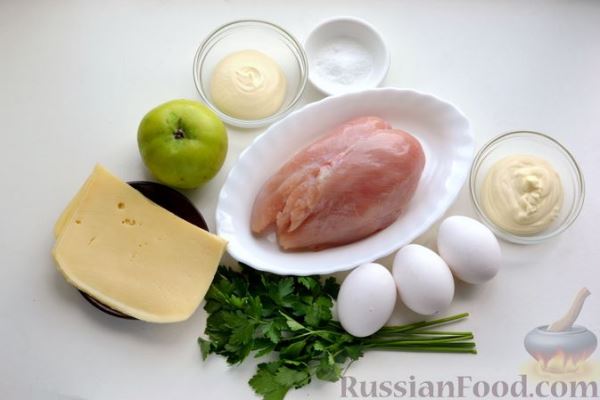 Слоёный салат с курицей, яблоками, сыром и яйцами