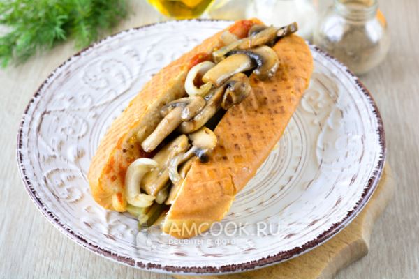 Вегетарианский хот-дог с грибами