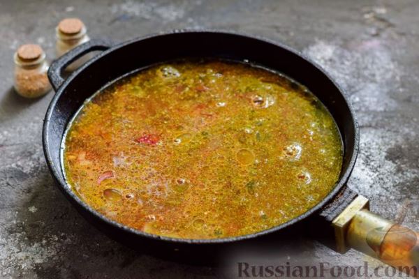 Пряный свекольный крем-суп с обжаренным нутом